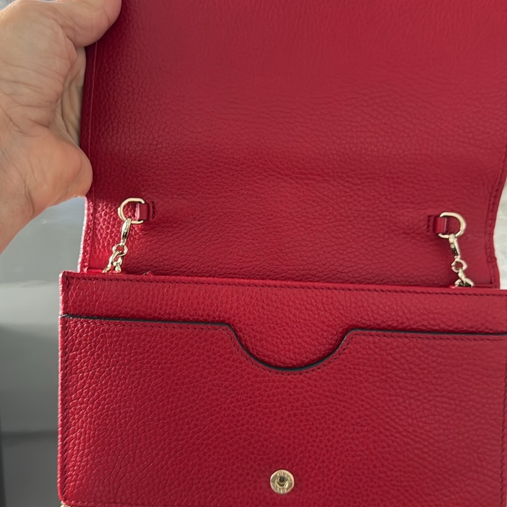 Gucci Red Crossbody Bag with Chain Strap - Picture 5 of 8